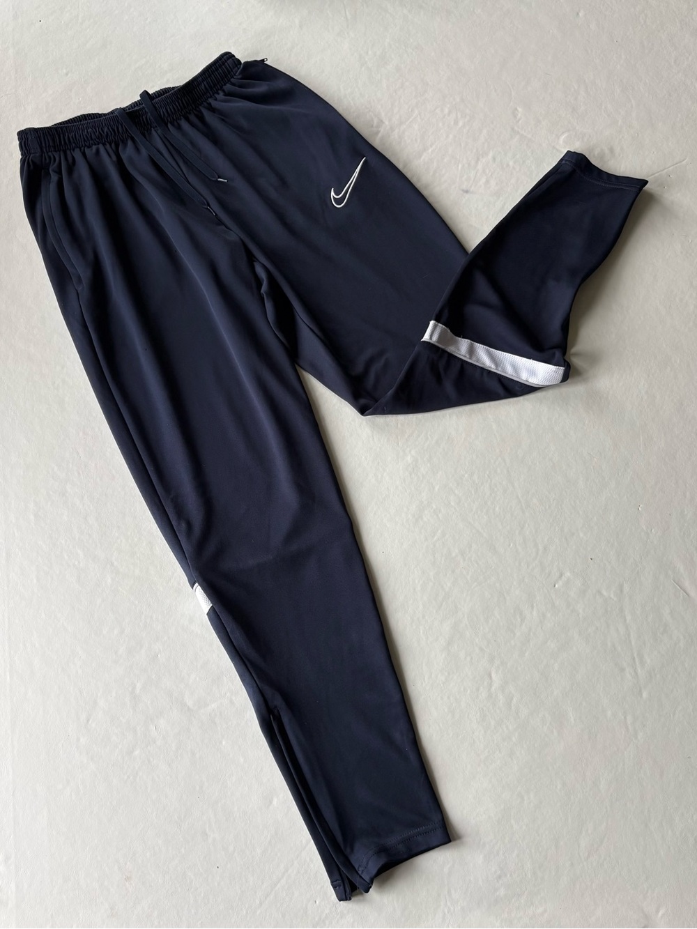 Nike Men’s Navy Dri-FIT Academy Jogger Soccer Sweatpants w/ White Swoosh - Med.